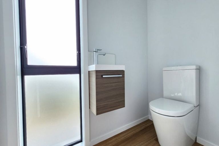 Photo of property in 12 Koreke Close, Kenepuru, Porirua, 5022