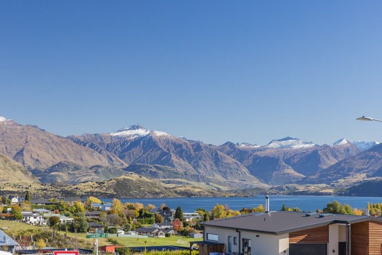 Photo of property in 27 The Heights Avenue, Wanaka, 9305