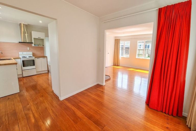 Property details for 36b Alberta Street, Point Chevalier, Auckland, 1022
