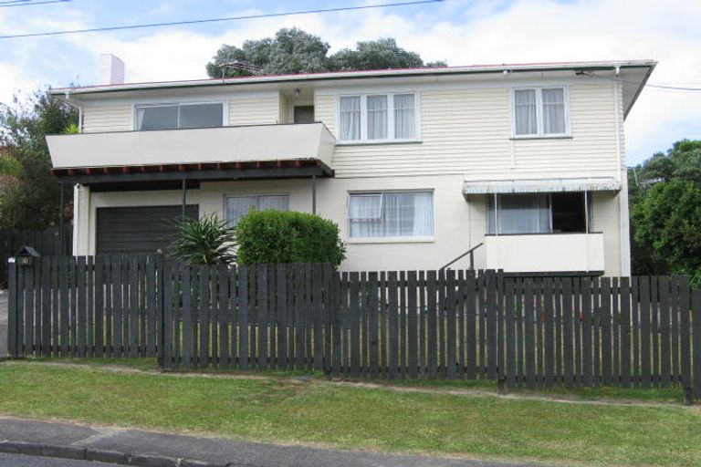 Photo of property in 30 Barron Drive, Green Bay, Auckland, 0604