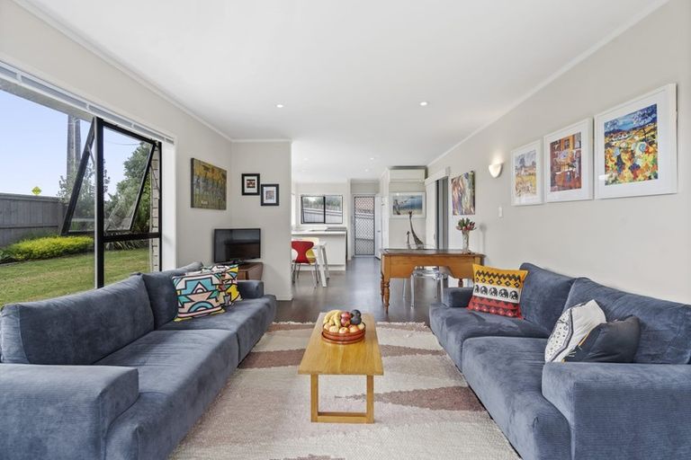 Photo of property in 1/141 Chivalry Road, Glenfield, Auckland, 0629