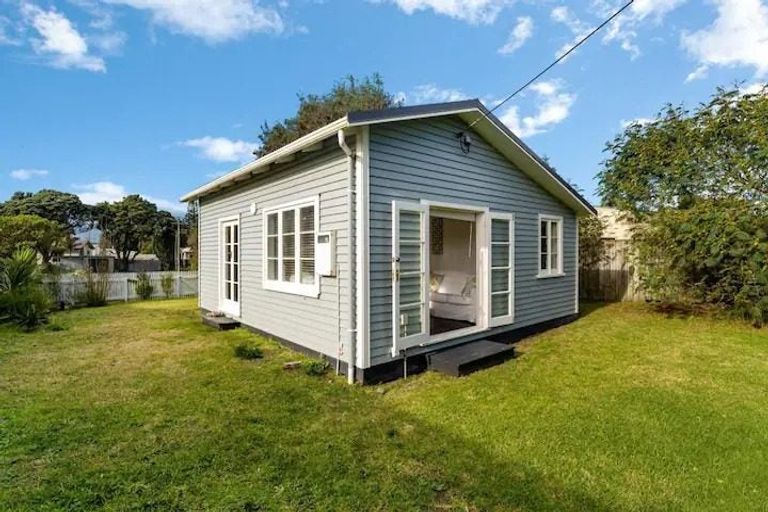 Photo of property in 6 Kapiti Lane, Otaki Beach, Otaki, 5512
