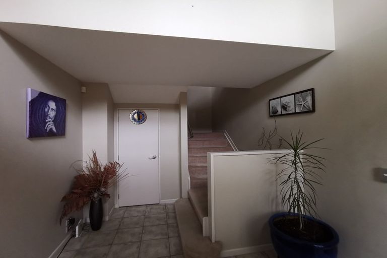 Photo of property in 58 Hogarth Rise, West Harbour, Auckland, 0618