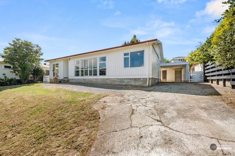 Photo of property in 23 Dowling Grove, Silverstream, Upper Hutt, 5019