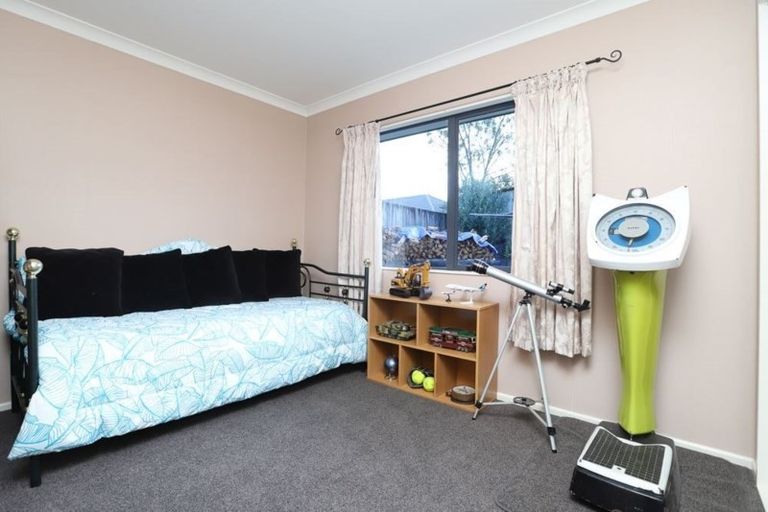 Photo of property in 9 Hollinger Place, Nawton, Hamilton, 3200