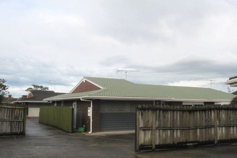 Photo of property in 1/75 Aviemore Drive, Highland Park, Auckland, 2010