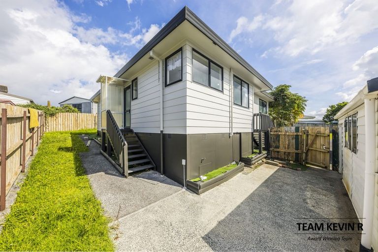 Photo of property in 2/9 Janese Place, Weymouth, Auckland, 2103