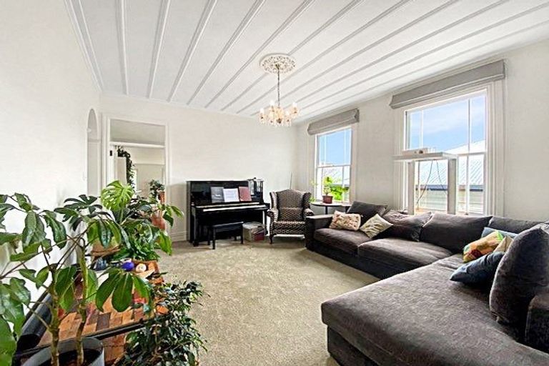 Photo of property in 19 St Aubyn Street, Devonport, Auckland, 0624