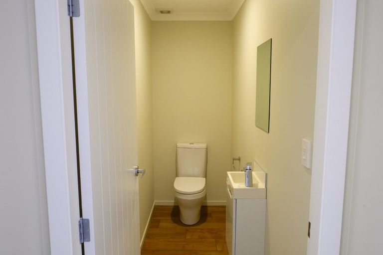 Photo of property in 2/19 Collins Avenue, Tawa, Wellington, 5028