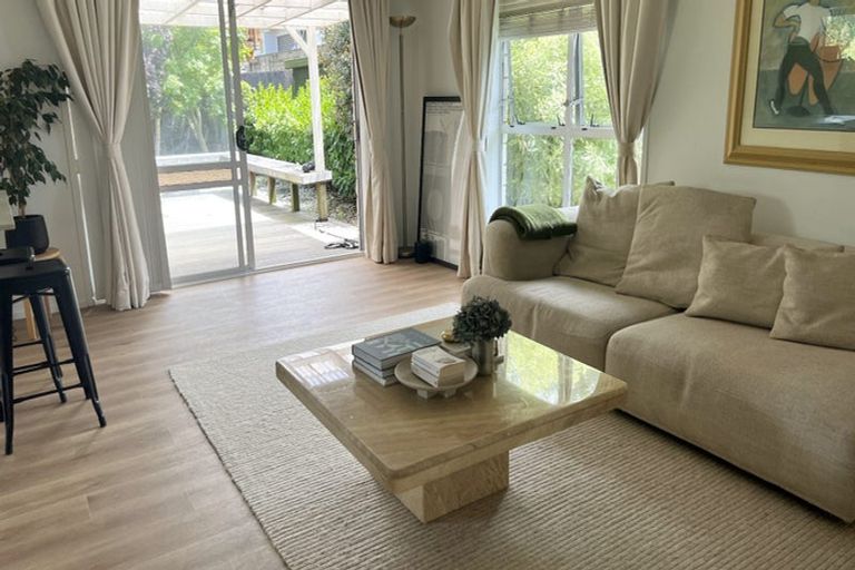 Photo of property in 2/41 James Evans Drive, Northcote, Auckland, 0627