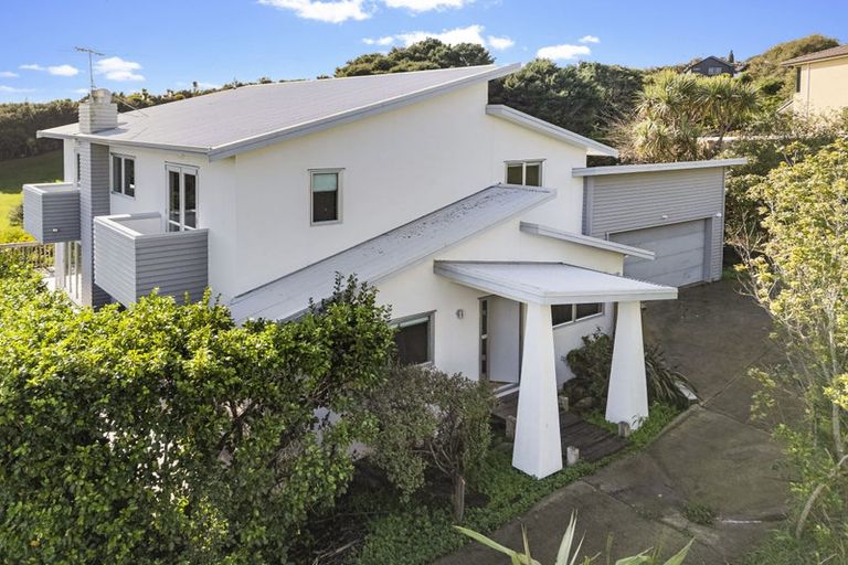 Photo of property in 132 Kittiwake Drive, Schnapper Rock, Auckland, 0632