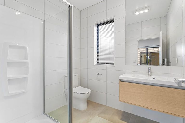 Photo of property in 30 Port Way, Rosehill, Papakura, 2113