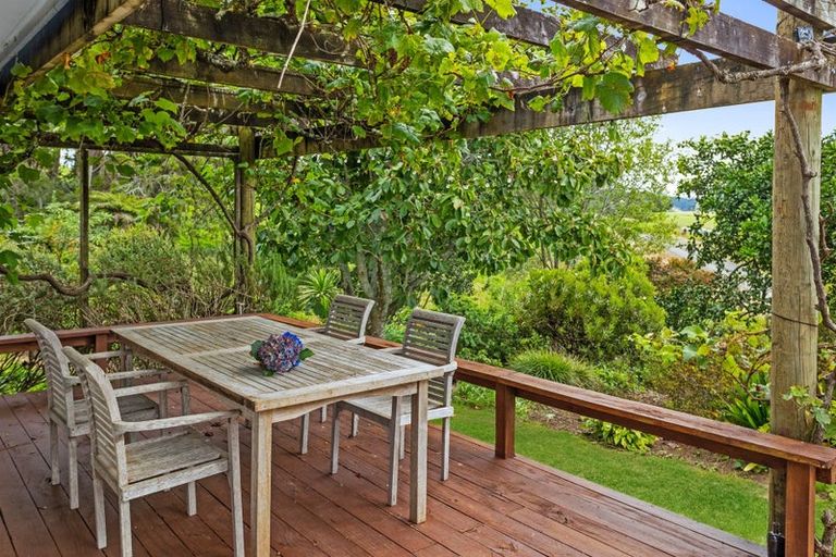 Photo of property in 37 Camp Road, Coroglen, Whitianga, 3591