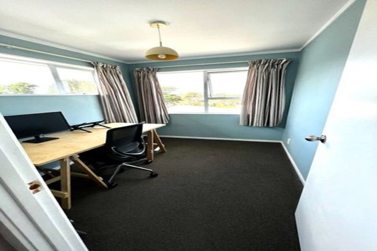 Photo of property in 1/41 Elizabeth Drive, West Harbour, Auckland, 0618