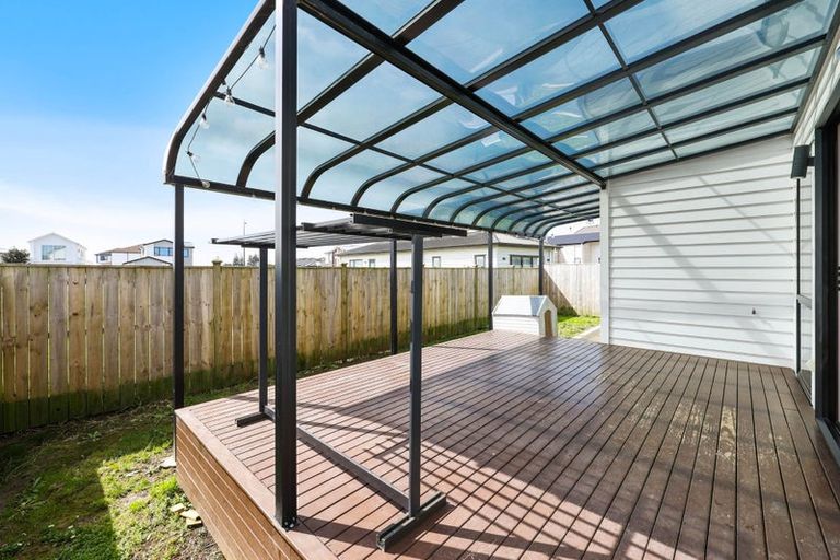 Photo of property in 12 Korowhiti Road, Clarks Beach, 2122