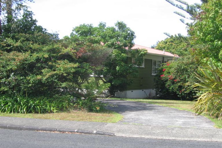 Photo of property in 41 Ayton Drive, Totara Vale, Auckland, 0629