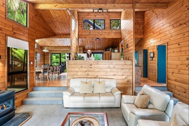 Photo of property in 16 Clinton Road, Tawharanui Peninsula, Matakana, 0986