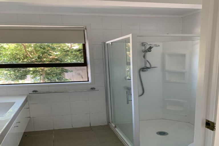 Photo of property in 2/15 Fairfax Avenue, Northcote, Auckland, 0627