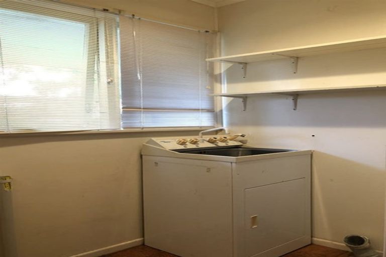 Photo of property in 16 Aplin Place, Birkdale, Auckland, 0626