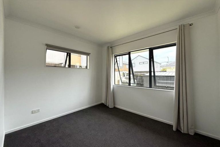 Photo of property in 13a Mawney Road, Henderson, Auckland, 0610