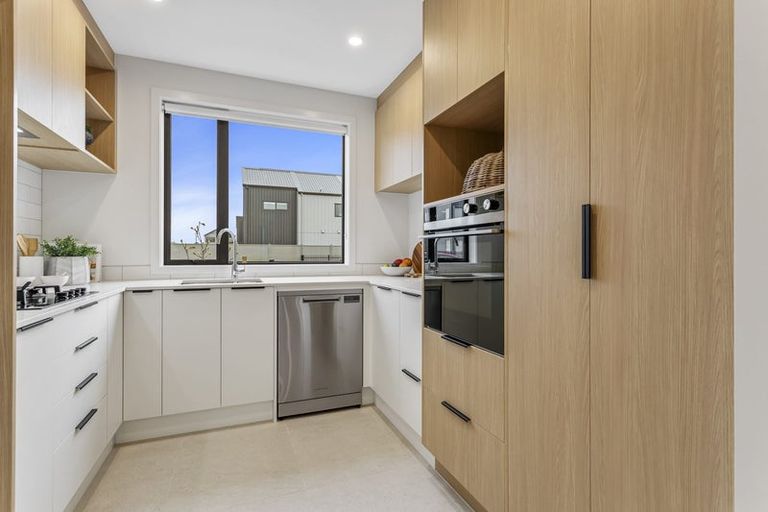 Photo of property in 16 Park Green Avenue, Rosehill, Papakura, 2113