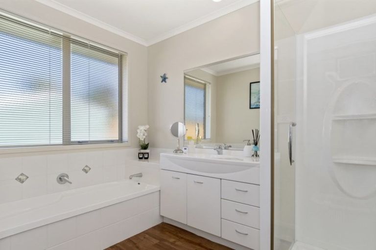 Photo of property in 19 Carrington Drive, Papamoa Beach, Papamoa, 3118