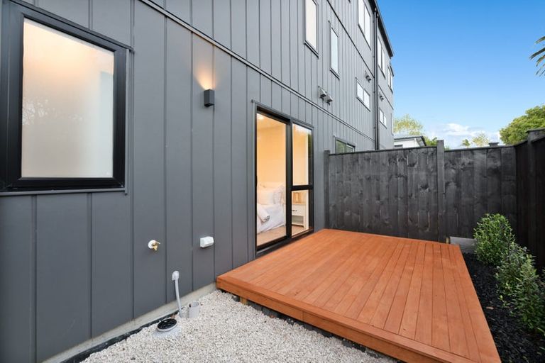 Photo of property in 24f Essex Street, Te Atatu South, Auckland, 0610