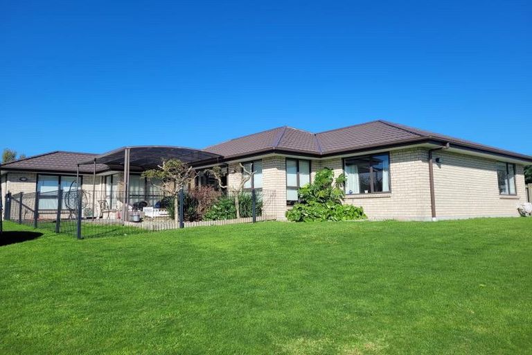 Photo of property in 14 Te Arakete Place, Hurworth, New Plymouth, 4310
