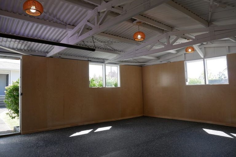 Photo of property in 12 Duncan Avenue, Te Atatu South, Auckland, 0610