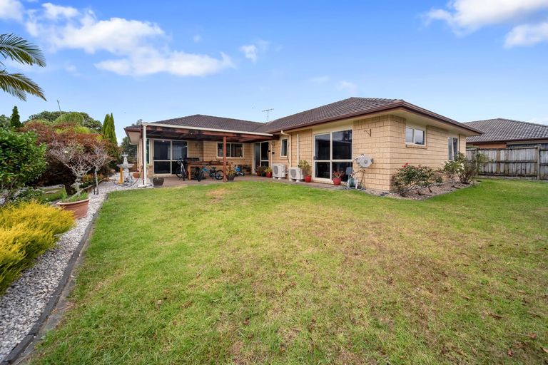 Photo of property in 35 Croftview Road, Wattle Downs, Auckland, 2103