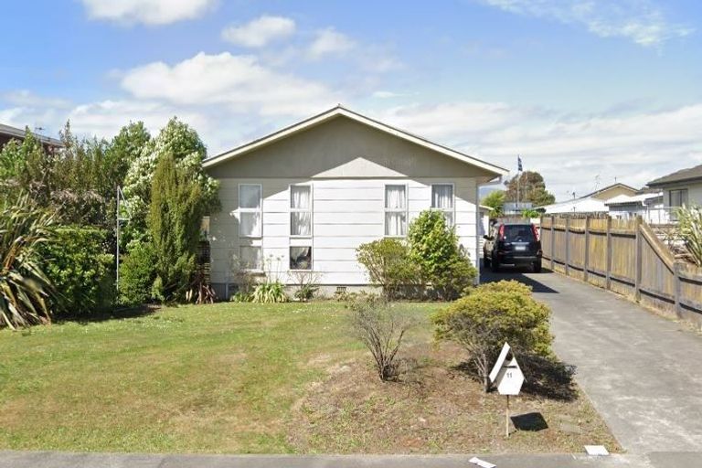 Photo of property in 11 Colonial Place, Kelvin Grove, Palmerston North, 4414