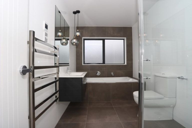 Photo of property in 126 Ormonde Drive, Silverdale, 0932