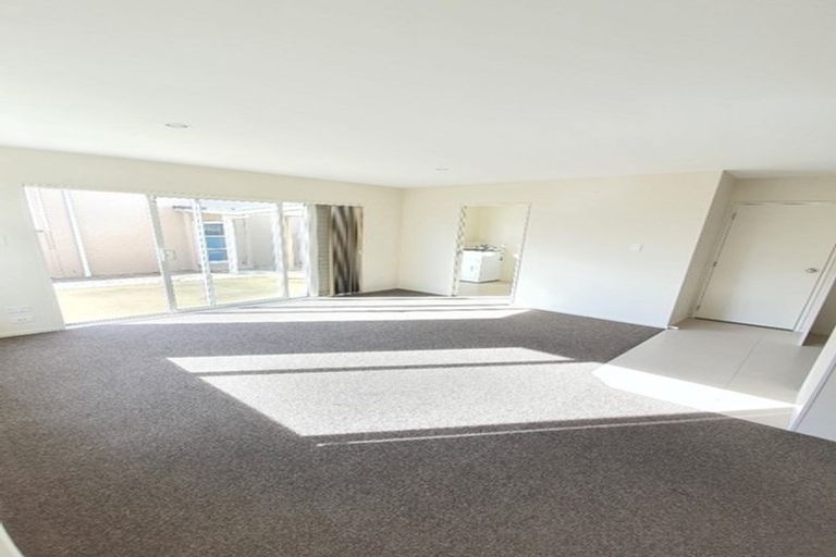 Photo of property in 11 Puweto Avenue, Takanini, 2112