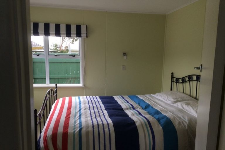 Photo of property in 28 Drake Street, Waikawa Beach, Levin, 5573