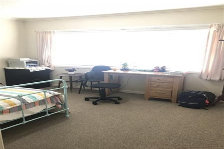 Photo of property in 1/23 Forrest Hill Road, Milford, Auckland, 0620