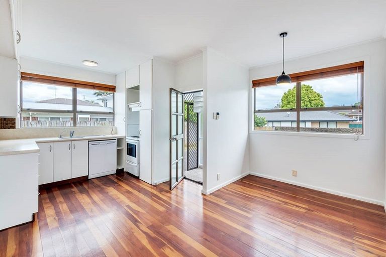 Photo of property in 6 Wendell Place, Greenlane, Auckland, 1061