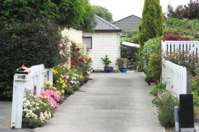 Photo of property in 2/39a Yardley Street, Avonhead, Christchurch, 8042