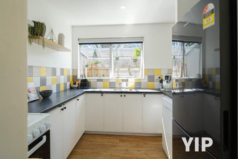 Photo of property in 2/38 Salford Street, Newlands, Wellington, 6037