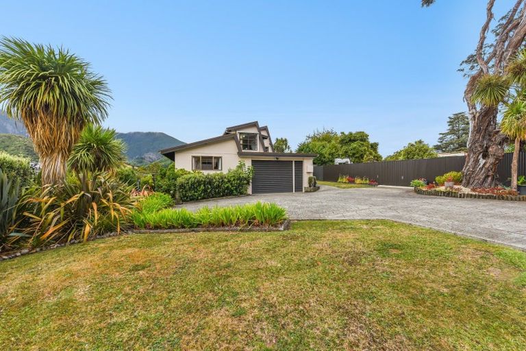 Photo of property in 29a Ranui Street, Waikawa, Picton, 7220