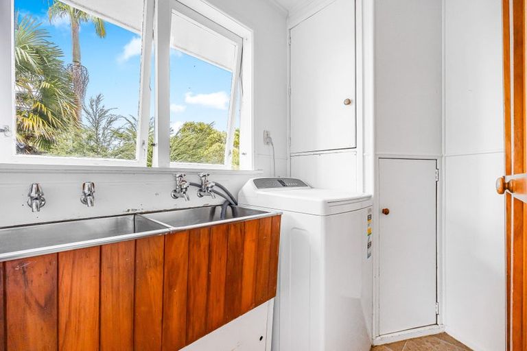 Photo of property in 156 Godley Road, Titirangi, Auckland, 0604