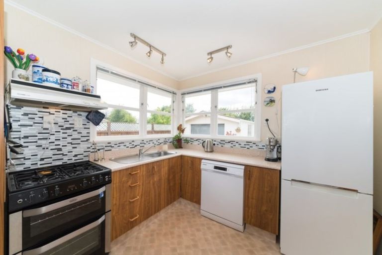Photo of property in 42 Tararua Terrace, Cloverlea, Palmerston North, 4412