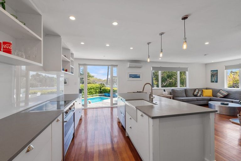 Photo of property in 14 Fraser Road, Narrow Neck, Auckland, 0624