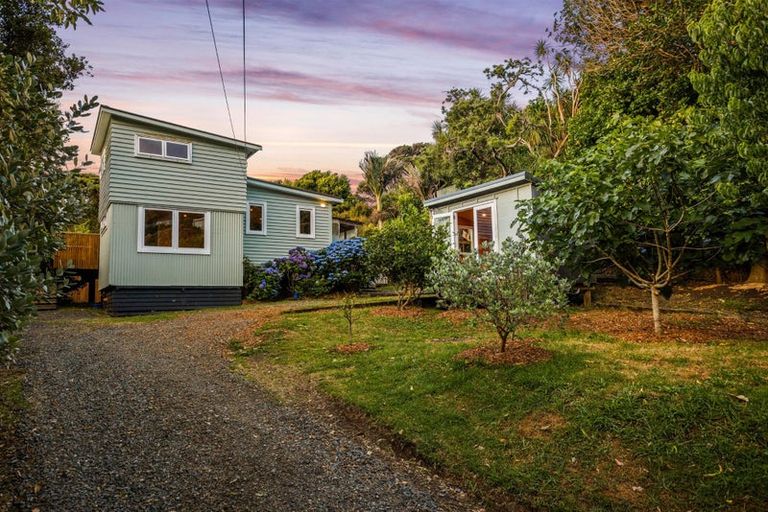 Photo of property in 132 Seaview Road, Piha, New Lynn, 0772