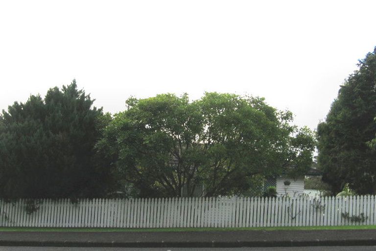 Photo of property in 56 Sherwood Avenue, Te Atatu South, Auckland, 0610