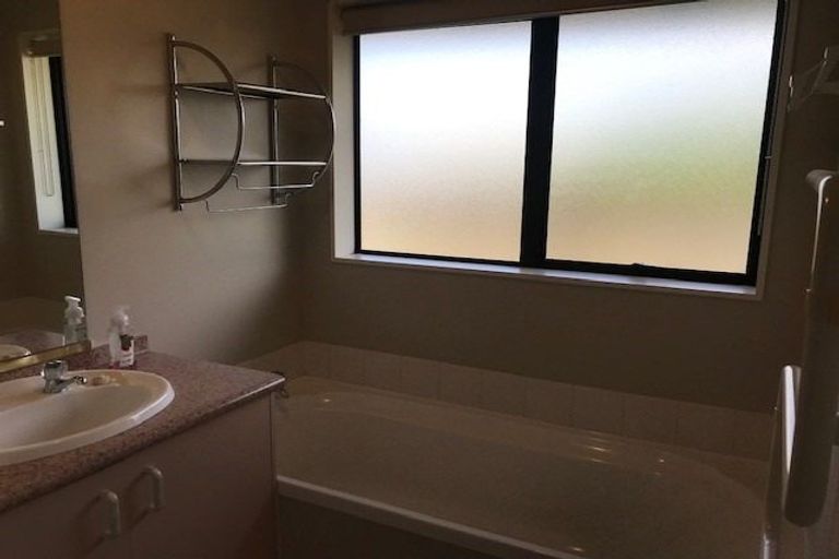 Photo of property in 2/19 Ingram Street, Papakura, 2110