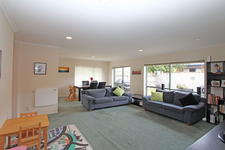 Photo of property in 27 Sandwick Drive, Weymouth, Auckland, 2103