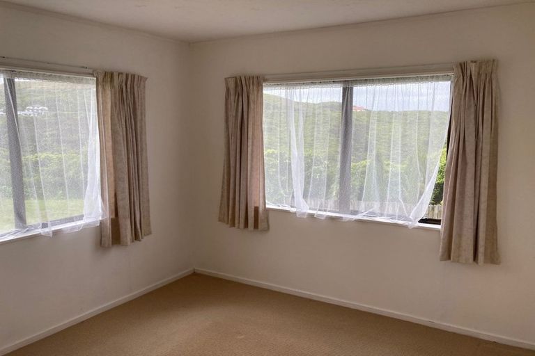 Photo of property in 26 Fernhaven Grove, Newlands, Wellington, 6037