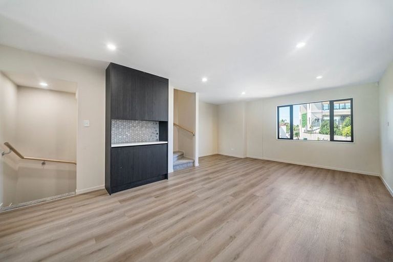 Photo of property in 8/2 Nikau Street, New Lynn, Auckland, 0600