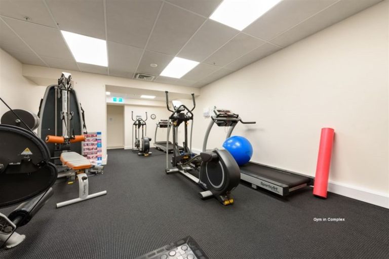 Photo of property in 2/6 Marine Parade, Mount Maunganui, 3116