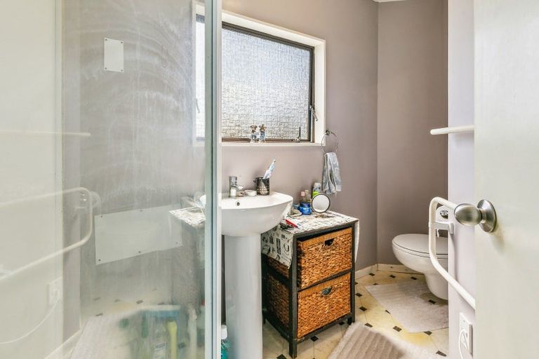 Photo of property in 20 Sunhaven Drive, Newlands, Wellington, 6037